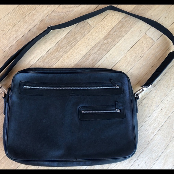 Great condition black Gucci laptop case. - Picture 1 of 4